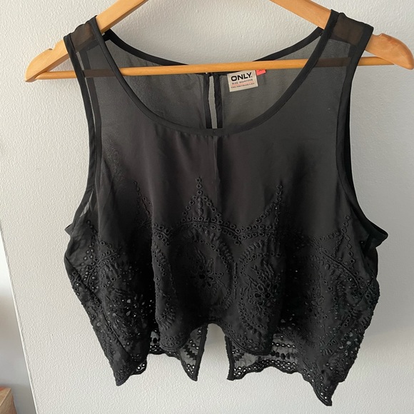 Sheer black tank top with lacy detailing - Picture 3 of 5